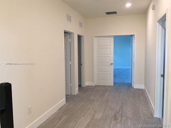 5th image of 10245 NW 76th Ln