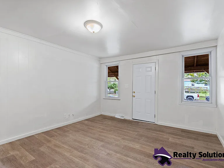 733 E Cherry St — Photo 6