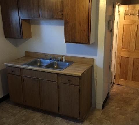 3rd image of 395 Warwick Ave