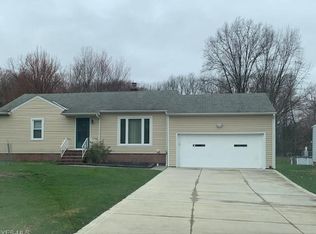 6464 Crossview Rd, Seven Hills, OH 44131