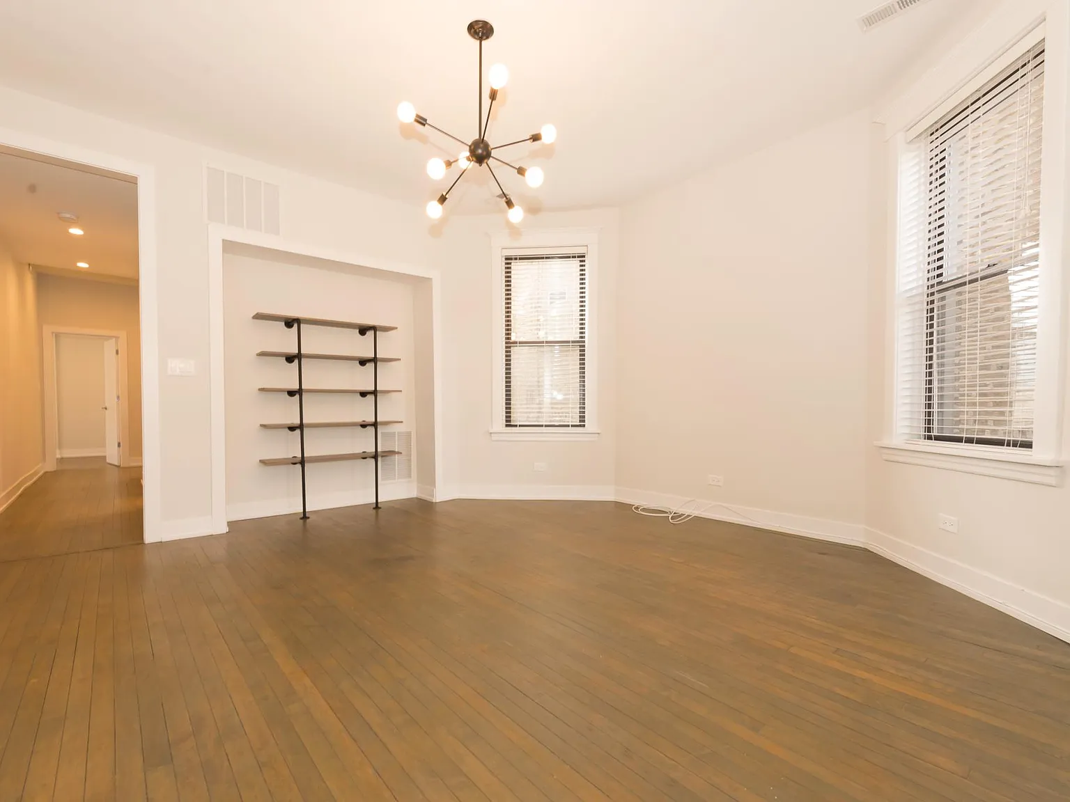 3223 N Hamlin Ave — Photo 4