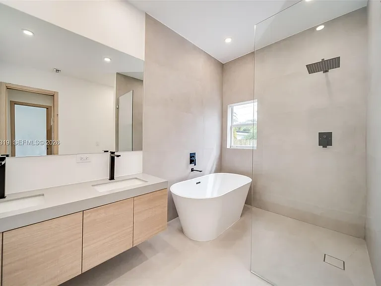 8990 N Miami Ave — Photo 44