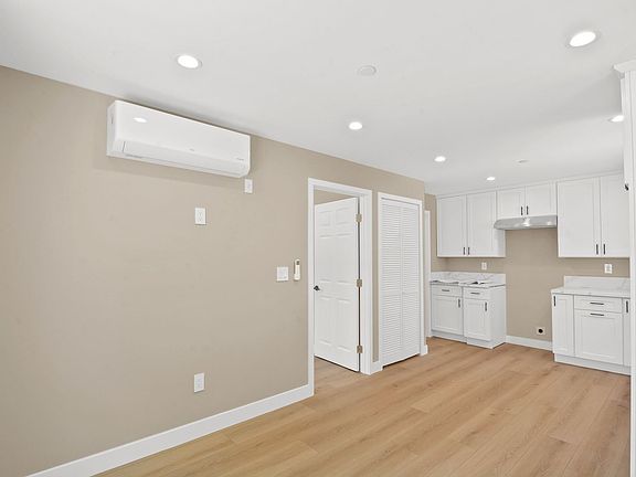 3rd image of 15428 Camarillo St