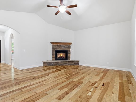 3rd image of 75 Rising Meadow Ln