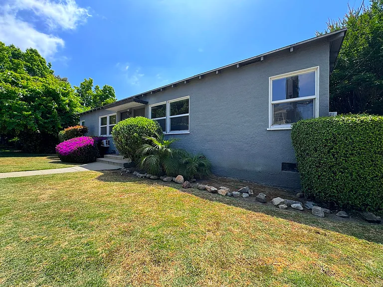 2800 St George St — Photo 1