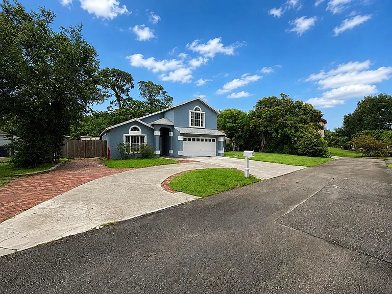 2393 Crawford Ct — Photo 2