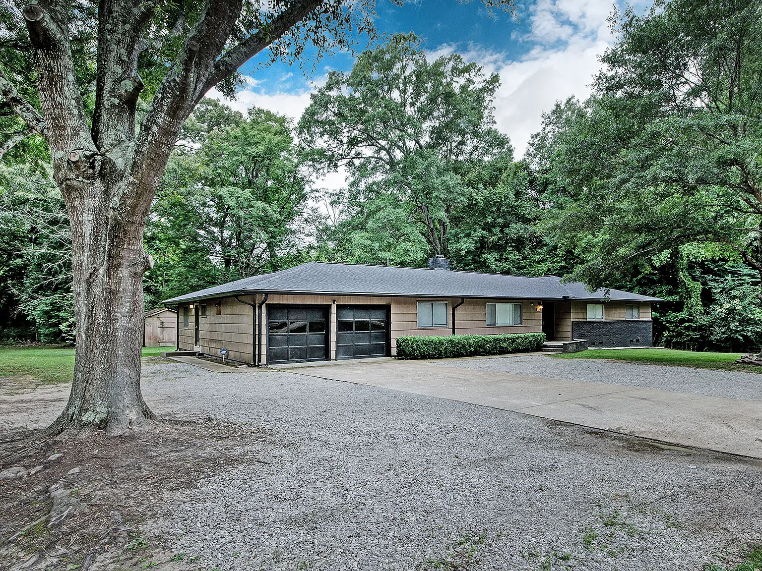 7 bed, 2600 sqft, $7,500 — Photo 2