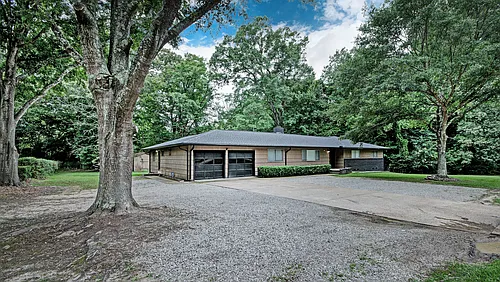 1015 Adkins Blvd Photo 1
