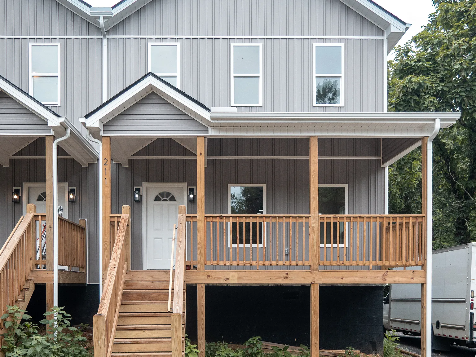 211 Avenue C — Photo 1