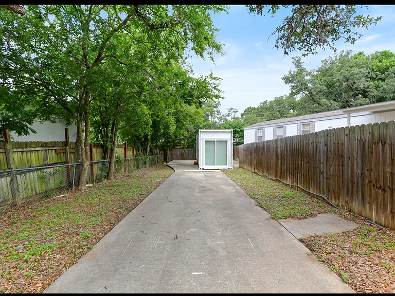 25211 Aue Rd #B — Photo 3