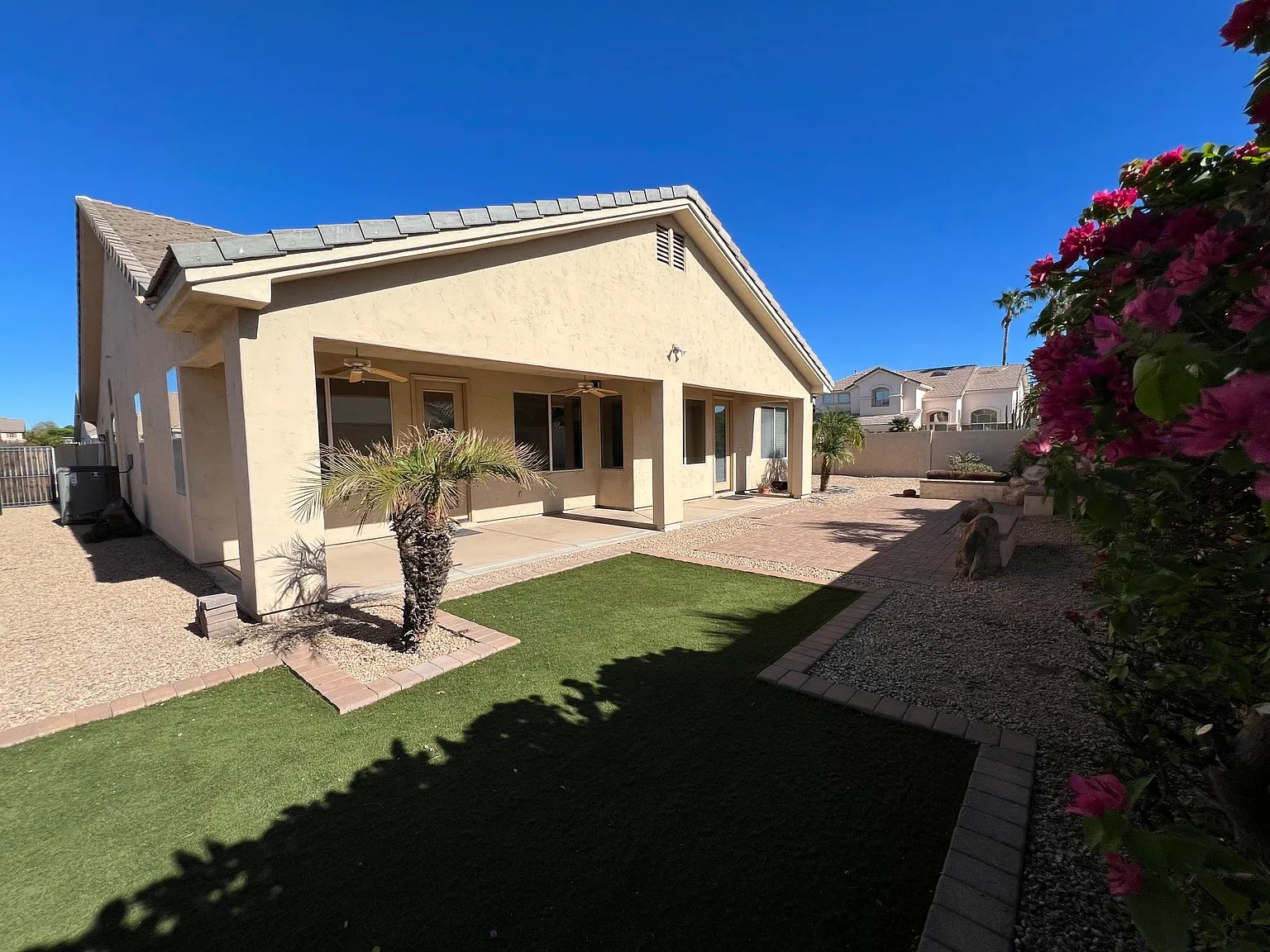 3 bed, 2321 sqft, $2,850 — Photo 2