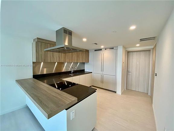 2nd image of 1000 Brickell Plz #2704