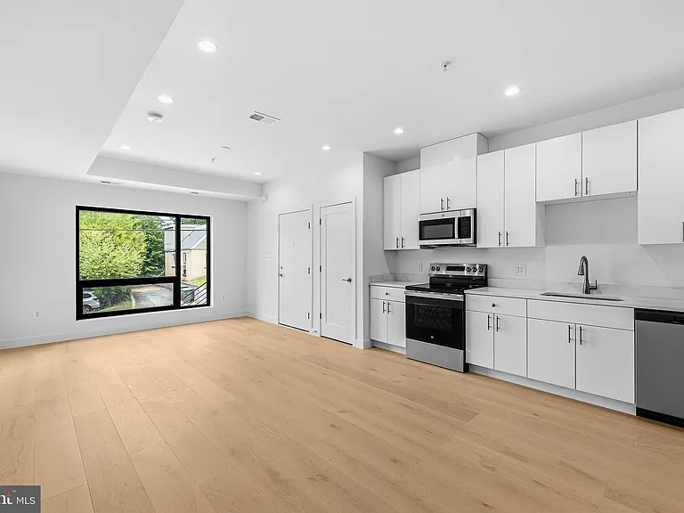 2530 B Elvans Rd SE — Photo 16