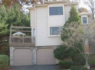 10 Periwinkle Ct, East Brunswick, NJ
