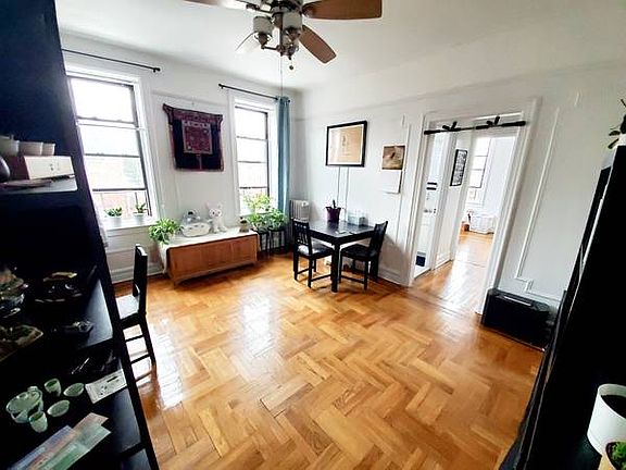 2nd image of 601 40th St #3
