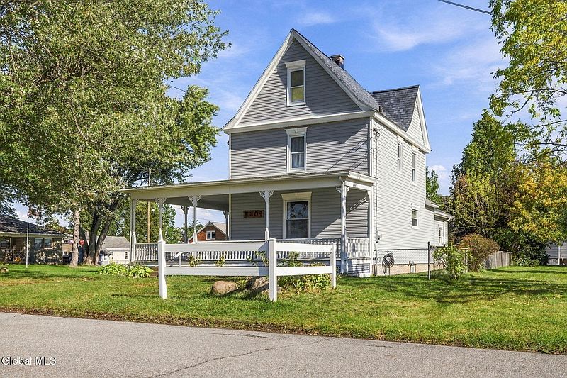 4th image of 2504 Augustine Avenue