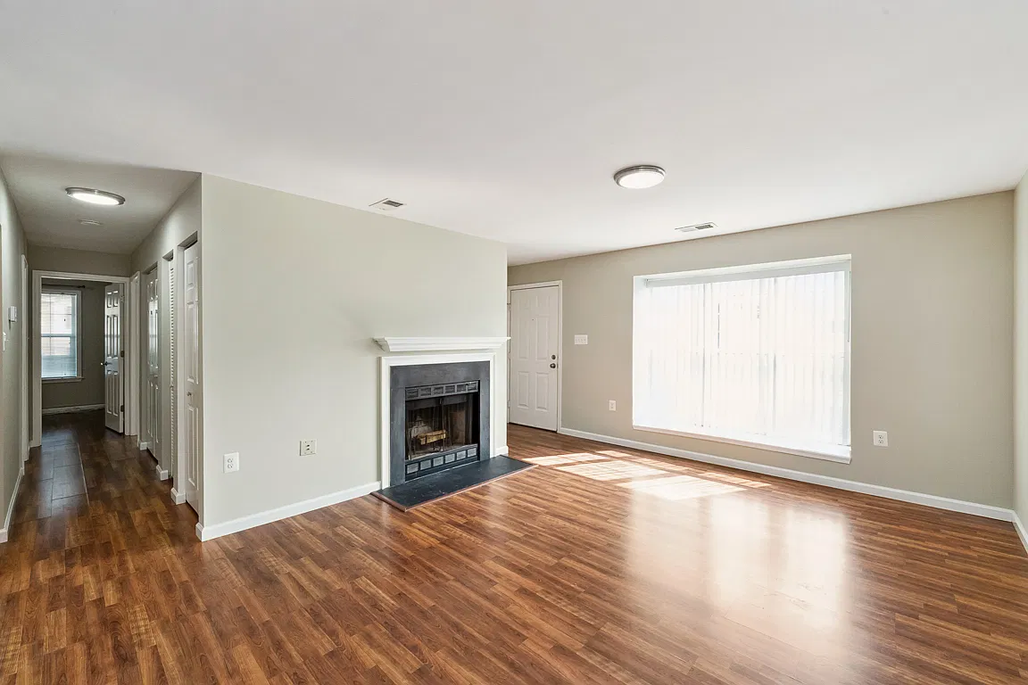 2 bed, 1075 sqft, $2,200 — Photo 3