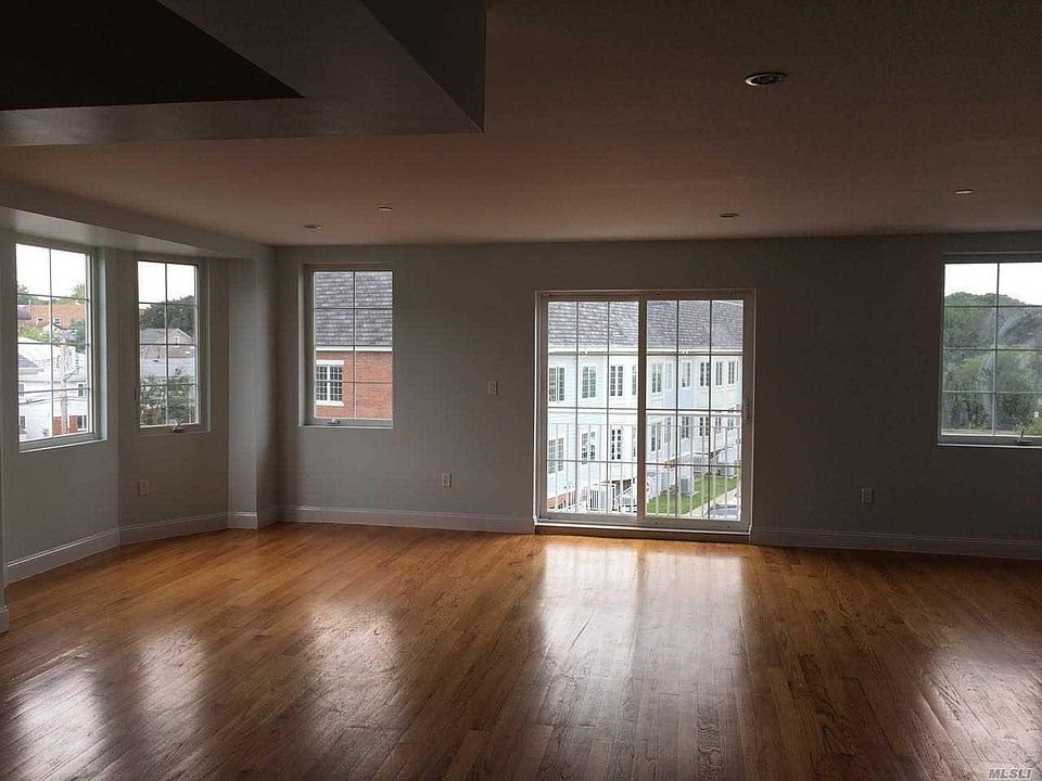 2nd image of 351 Soundview Ln