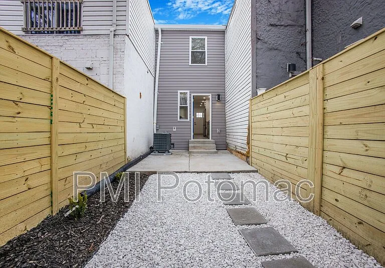 702 19th St NE — Photo 37