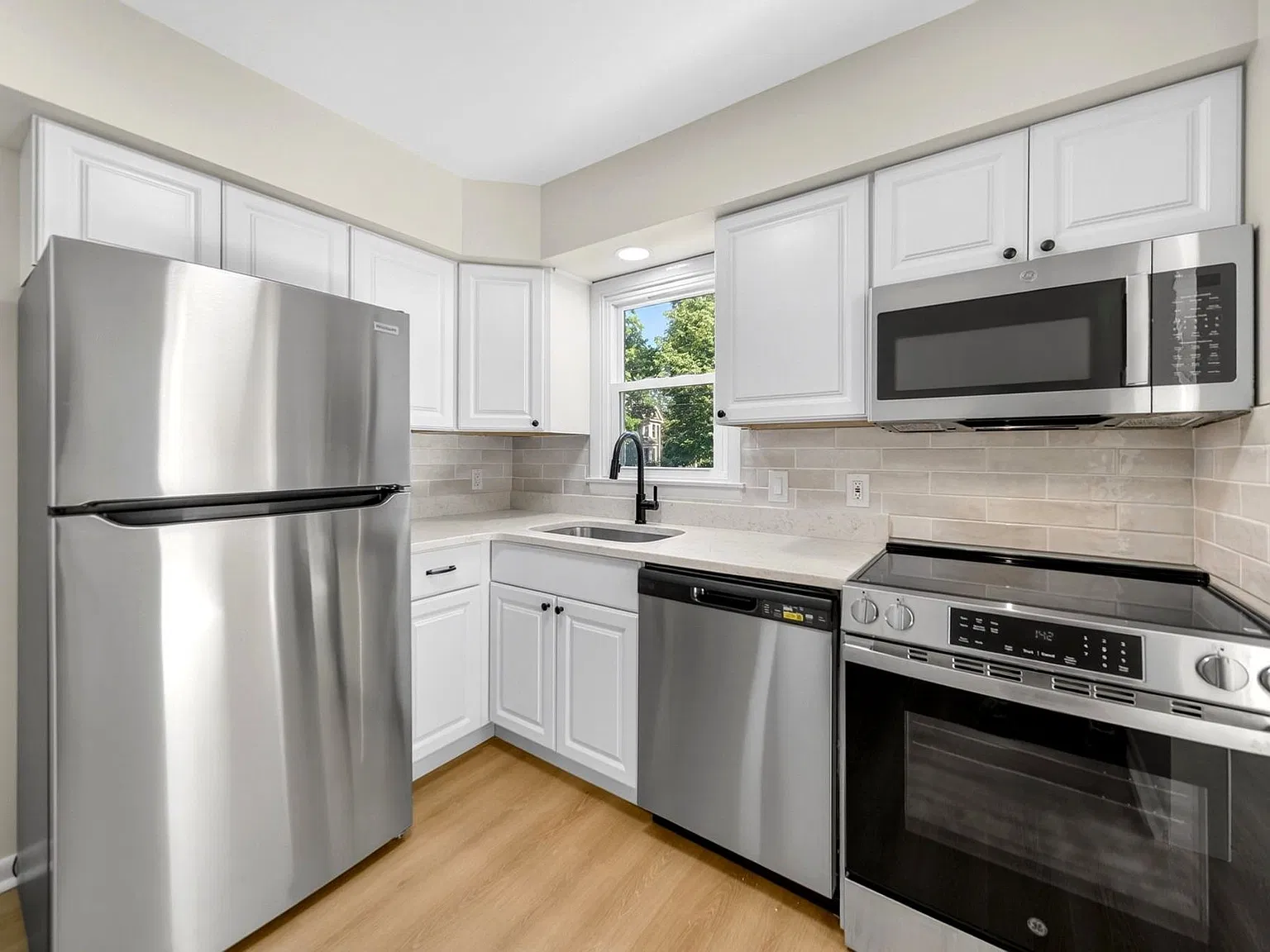 Beach Street Apartments — Photo 3
