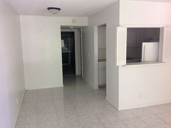 3rd image of 34 Harwood B