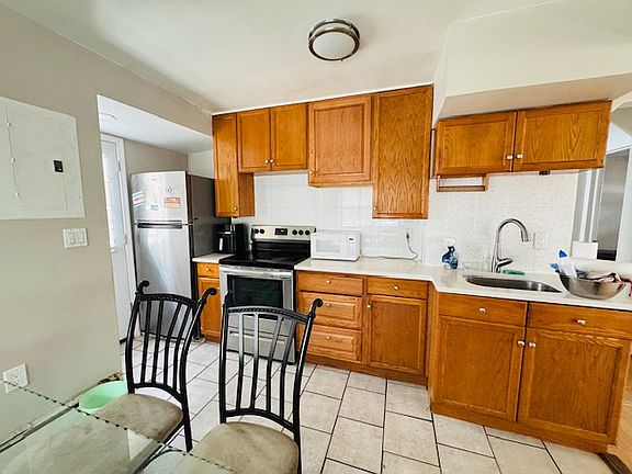 3rd image of 2457 Stewart Ave
