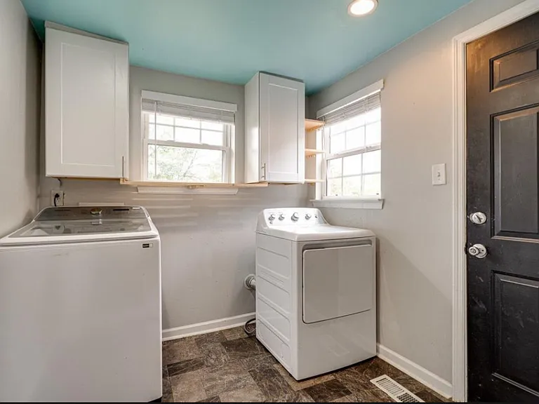 Laundry Room (off Kitchen)