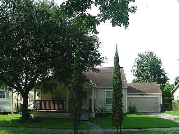Easy access to the 2 car garage with automatic lift garage door.