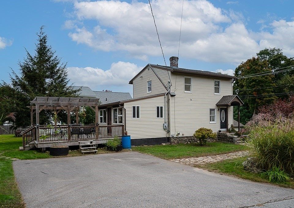 77 Holden St, Worcester, MA 01605 Zillow