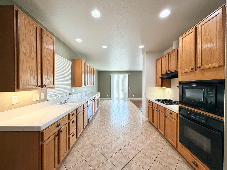 1884 Pinnacle Way — Photo 8