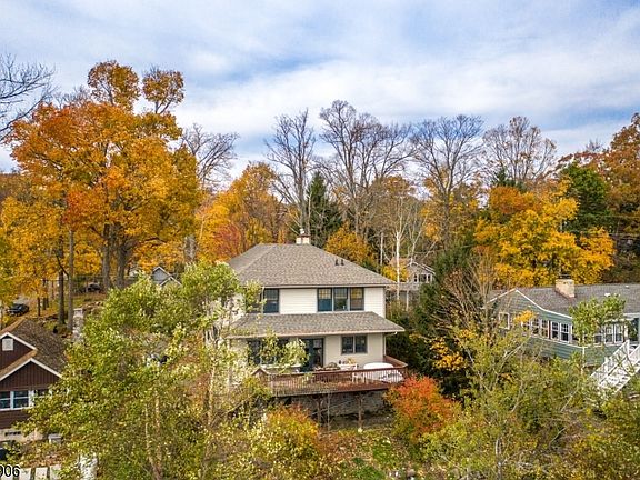 2nd image of 2176 Lakeside Dr W