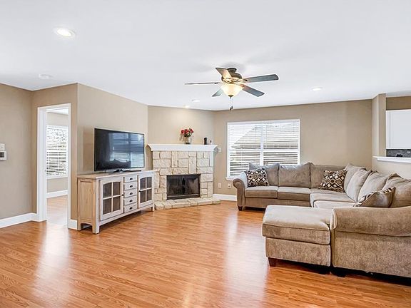 3rd image of 9453 Fox Hill Dr