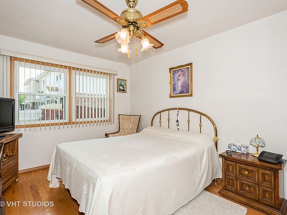 3rd image of 255 Bay St #255