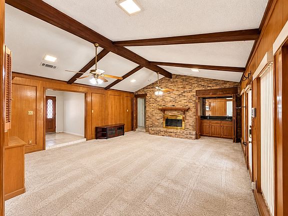 2nd image of 1128 Post Oak Ln
