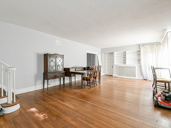 3rd image of 2407 Prospect St