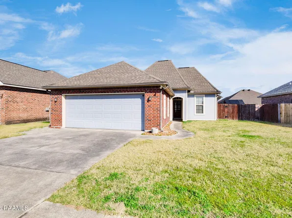 104 White Stripe Cv, Carencro, LA 70520
