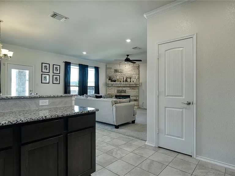 521 Bradford Ln — Photo 42