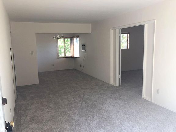 3rd image of 4549 Acacia Ave