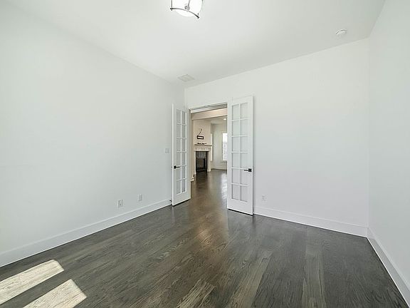 5th image of 1102 Sewanee Dr