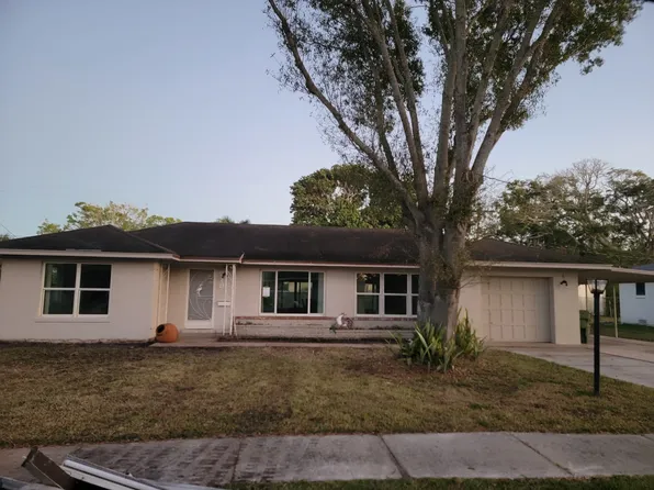 219 Crescent Ct E, Bradenton, FL 34208
