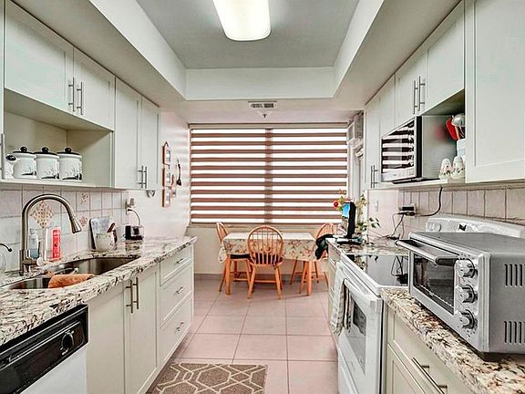 2nd image of 18031 Biscayne Boulevard #1004