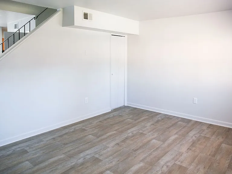 Aden Park Apartments — Photo 23