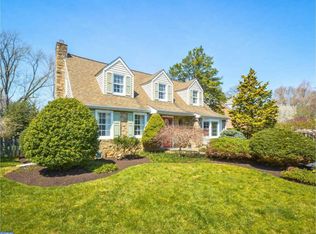 407 W Garden Rd, Oreland, PA 19075