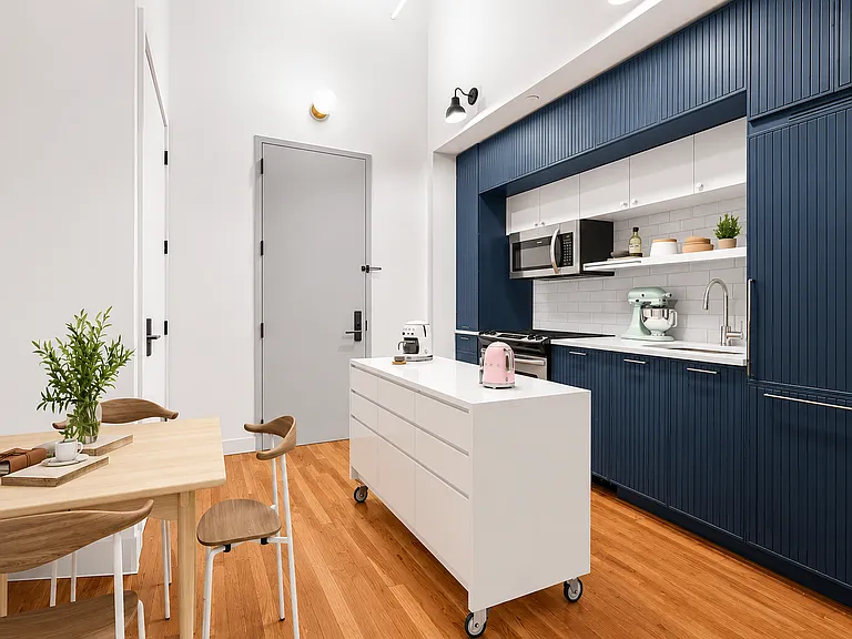 180 Bainbridge St #209 — Photo 2