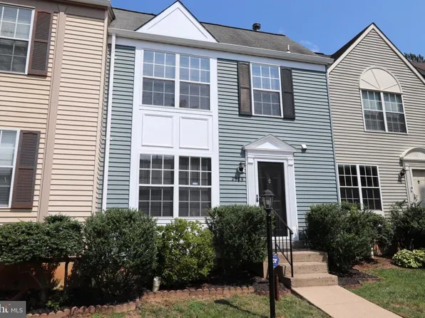 2989 Braxton Wood Ct, Fairfax, VA 22031