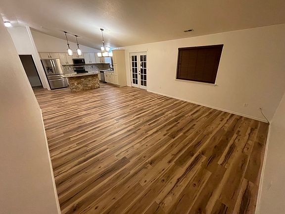 4th image of 1324 Shaw St