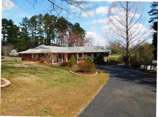 1910 Price Dr, Farmville, VA 23901
