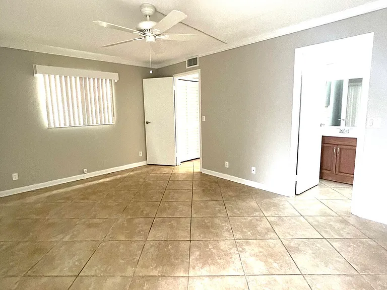 263 Brittany Ave #F — Photo 7