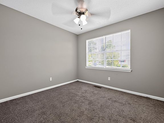 5th image of 823 Country View Dr