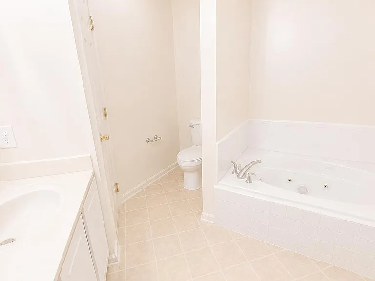 2235 Locksley Woods Dr #E — Photo 20